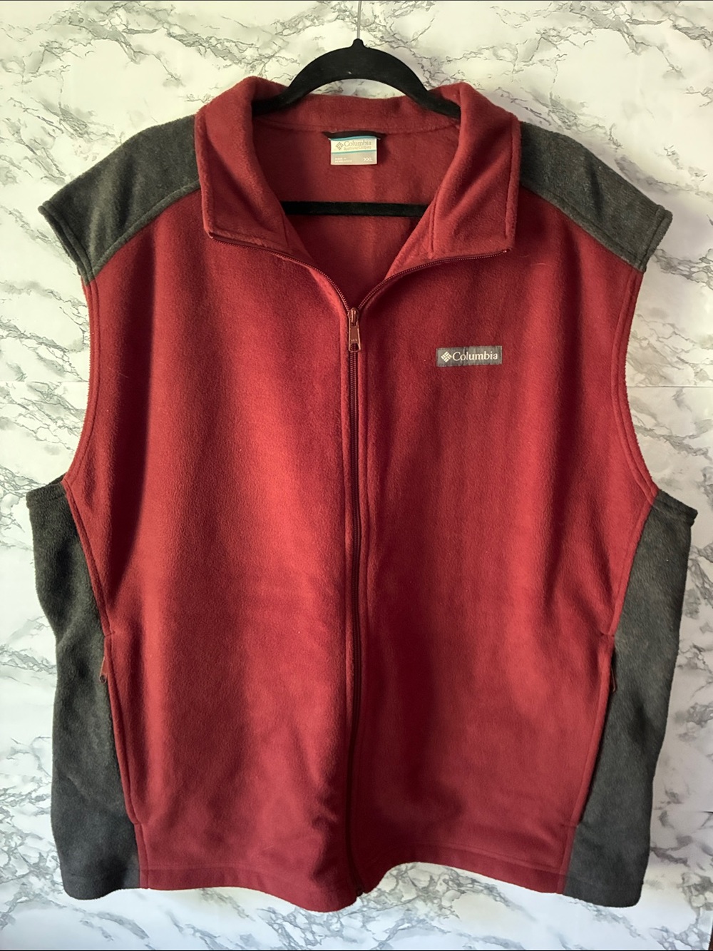 Columbia Men’s XXL Maroon and Charcoal Fleece Vest